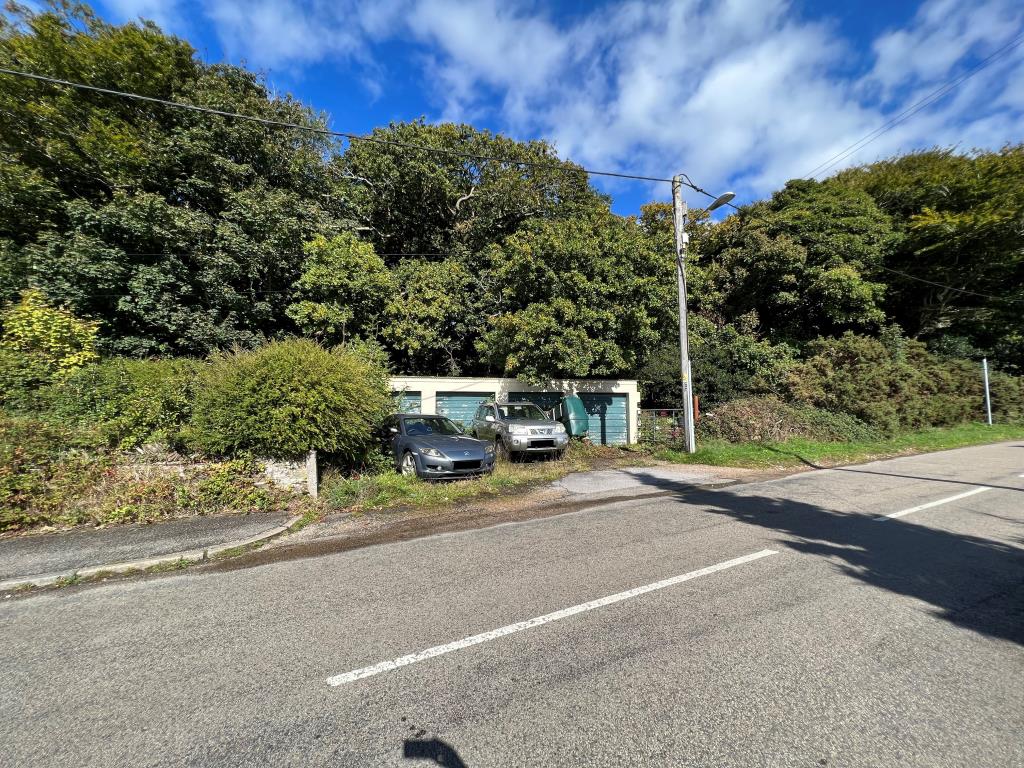 Lot: 59 - FREEHOLD GARAGE BLOCK WITH POTENTIAL - 